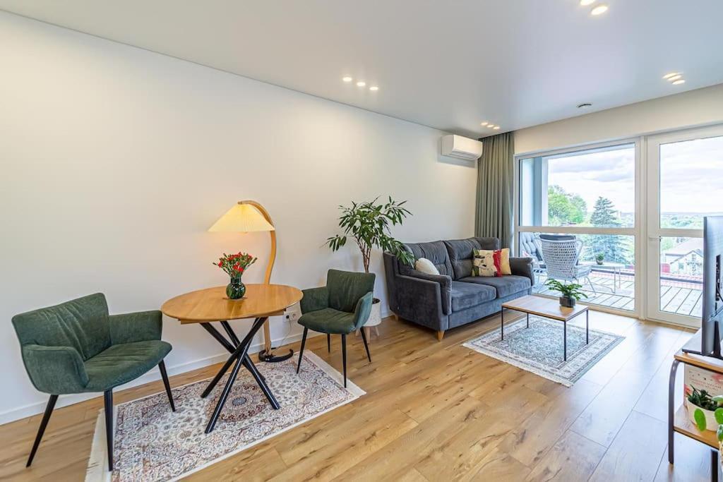 Sky Apartment With Free Parking And Balcony & Ac Kaunas Extérieur photo
