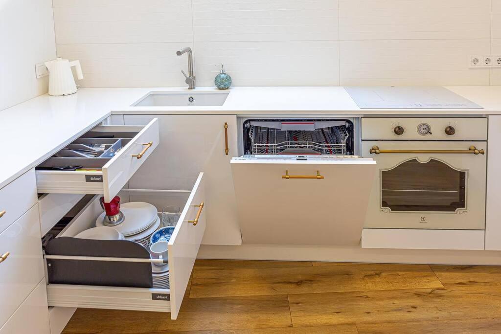 Sky Apartment With Free Parking And Balcony & Ac Kaunas Extérieur photo